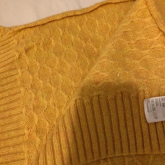 Bright Yellow winter scarf ! - Picture 4 of 6